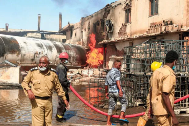 مقتل وجرح العشرات بحريق مصنع في الخرطوم