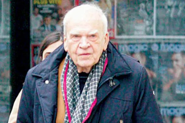 الروائي «الفرنسي» ميلان كونديرا يستعيد جنسيته التشيكية