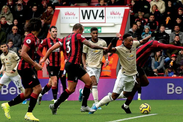 لقطة من المباراة التي فاز فيها بورنموث على مانشستر يونايتد هذا الموسم