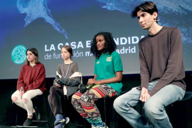 مراهقو «جمعة المستقبل» يقودون مسيرة مدريد