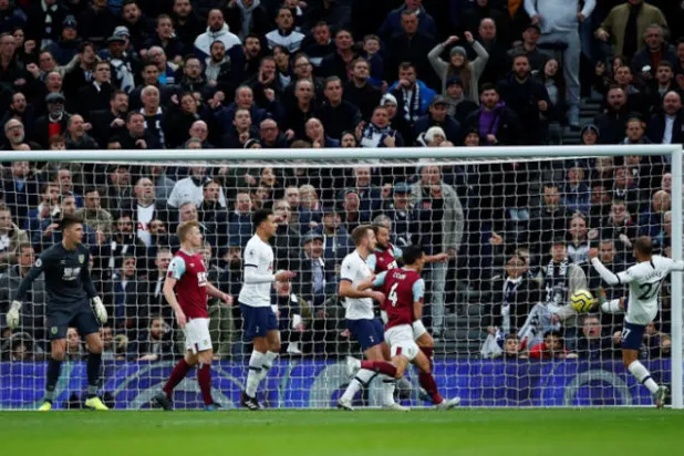 مورا يفتتح أهداف توتنهام (رويترز)