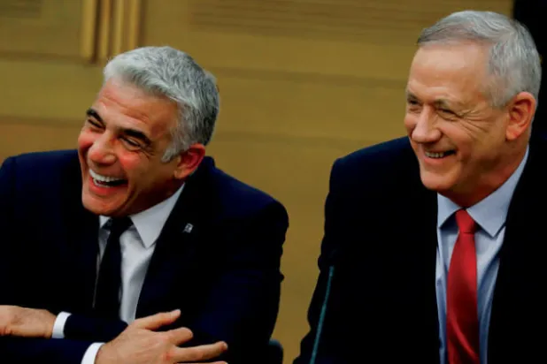 غانتس يقترح على نتنياهو التنازل عن الحصانة مقابل «حكومة وحدة»