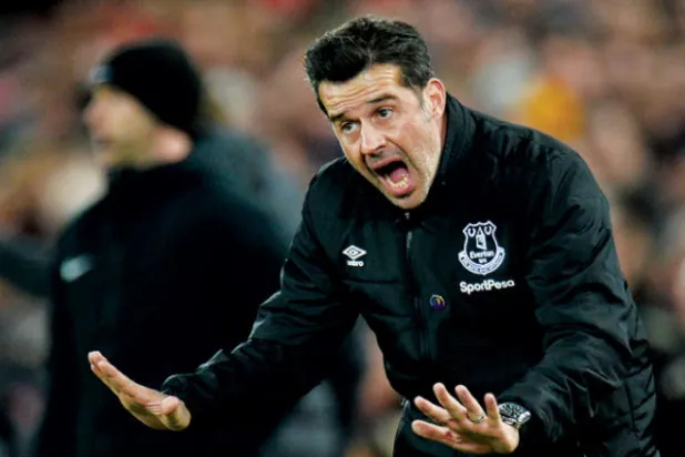 ماركو سيلفا كلف إيفرتون الملايين بالتعاقد مع كثير من اللاعبين دون نجاح (إ.ب.أ)