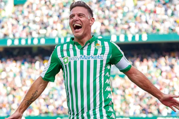 خواكين المتألق انتظر 19 عاماً ليسجل «هاتريك»