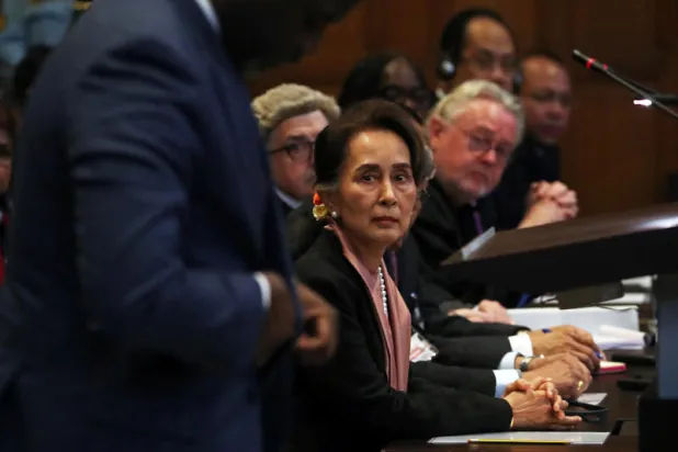 زعيمة ميانمار أونغ سان سو كي خلال جلسة محكمة العدل الدولية (رويترز)