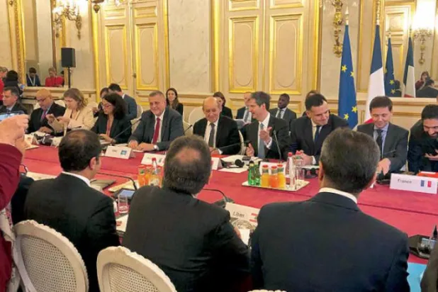 فرانسیسی وزیر خارجہ لوڈریان کو گذشتہ روز پیرس اجلاس میں شریک وفود کے ساتھ دیکھا جا سکتا ہے(رائٹرز)