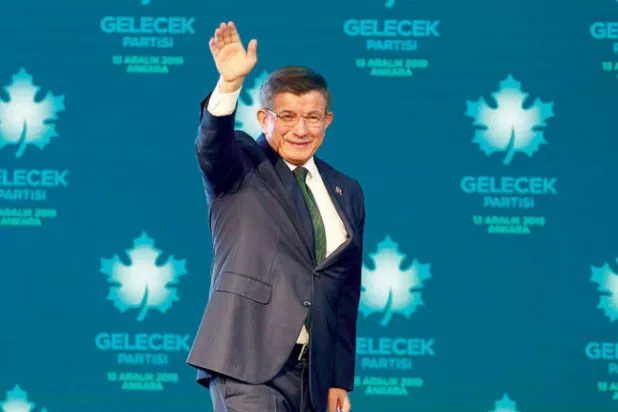 داود أوغلو يطلق «حزب المستقبل» في أول تحد لإردوغان