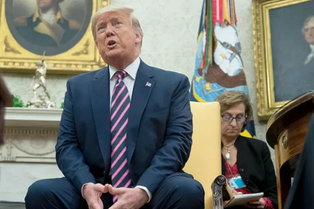 ترمب يهاجم «احتيال الديمقراطيين» في إجراءات عزله