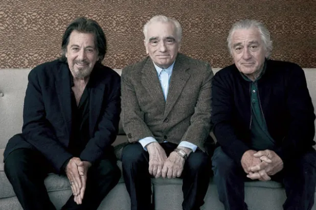 صورة تجمع المخرج مارتن سكورسيزي مع بطلي فيلمه «الآيرلندي» آل باتشينو وروبرت دي نيرو (أ.ب)