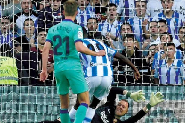 صدارة برشلونة مهددة بالتعادل مع سوسييداد قبل مواجهة الكلاسيكو