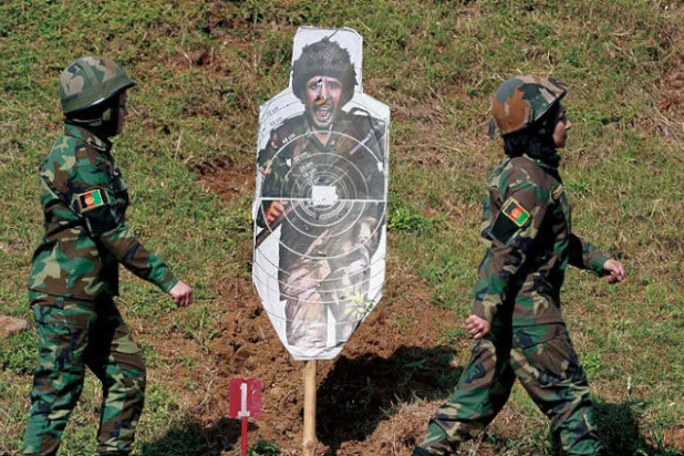 مقتل 23 جندياً افغانياً في «هجوم داخلي» تبنته «طالبان»