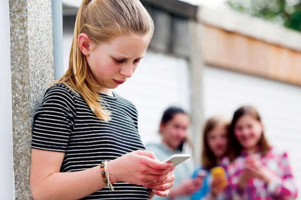 استخدام المراهقين لوسائل التواصل الاجتماعي يزيد اضطرابات الأكل