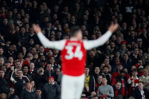 New Jeer Greetings: How Useful is it to Boo Your Own Team?