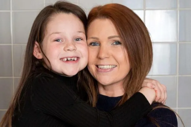 بفضل «يوتيوب»... طفلة تنقذ حياة والدتها بعد تعرضها لنوبة قلبية