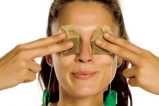 كيف تحافظين على بشرة نضرة في موسم الحفلات؟