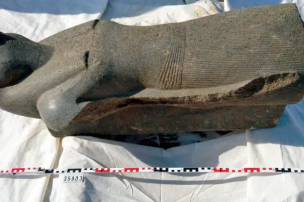 اكتشاف تمثال ضخم لحورس بالأقصر