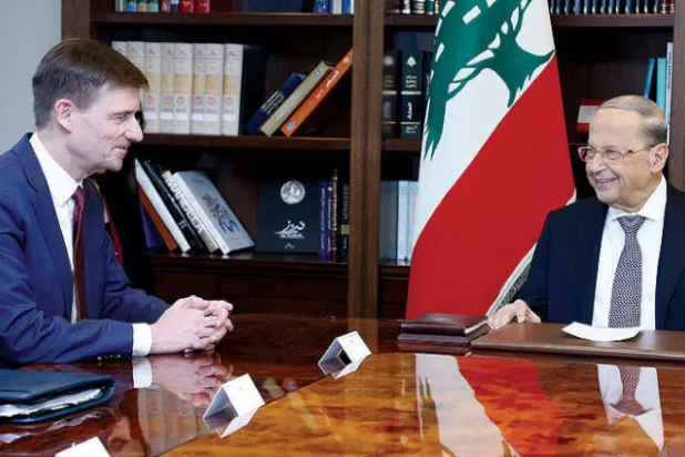 هيل في بيروت يحث على تشكيل حكومة إصلاحية تتجاوب مع الحراك