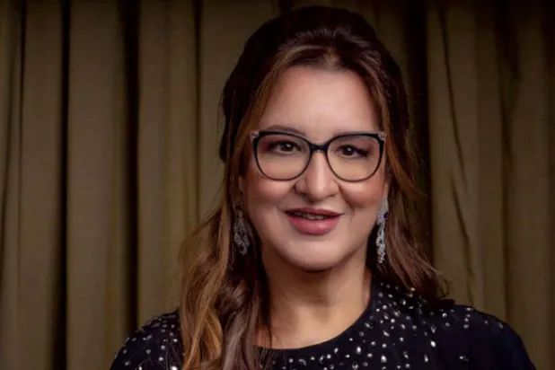 قبل العلا... عزيزة تتألق