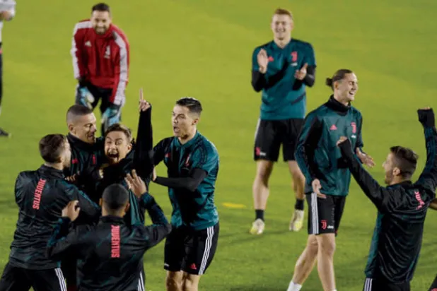 لاعبو يوفنتوس خلال الحصة التدريبية تأهباً لمواجهة لاتسيو اليوم في كأس السوبر (تصوير: بشير صالح)