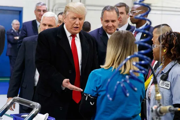 الاقتصاد الأميركي ينمو في الربع الثالث مدعوماً بسوق العمل