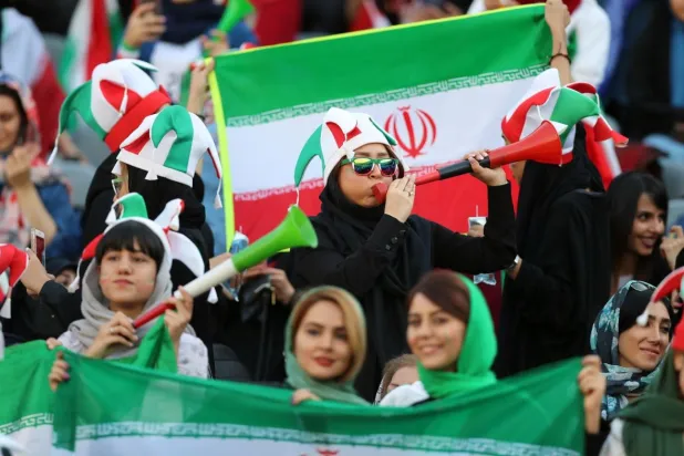 إيران قدمت تعهداً للفيفا بالسماح للنساء بدخول ملاعب الكرة