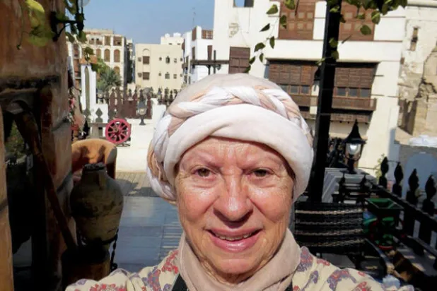 الصحافية الألمانية باربرا في جدة التاريخية 