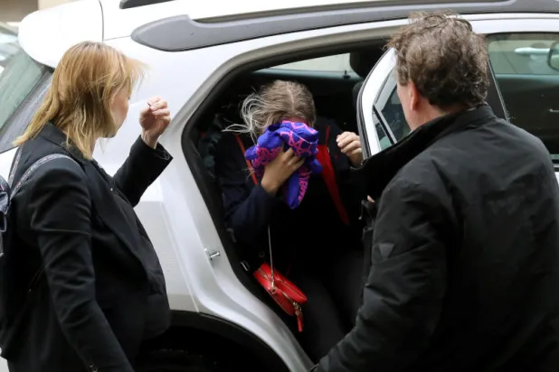 فتاة بريطانية تواجه السجن لادعائها التعرض لاغتصاب جماعي