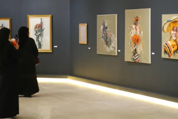 يتيح المعرض لزواره شراء اللوحات التي تختلف أشكالها وأنواعها  (تصوير: أحمد فتحي)