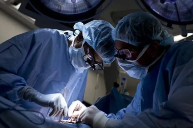 اشتعال النيران في مريضة سرطان أثناء خضوعها لجراحة