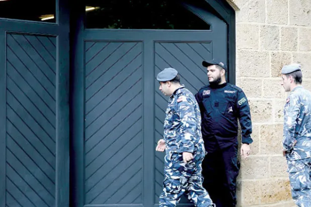 محيط منزل غصن في بيروت ساحة لكاميرات المراسلين... والجيران منزعجون