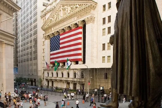 «وول ستريت» تصعد إلى قمم جديدة... ومتفائلة في 2020