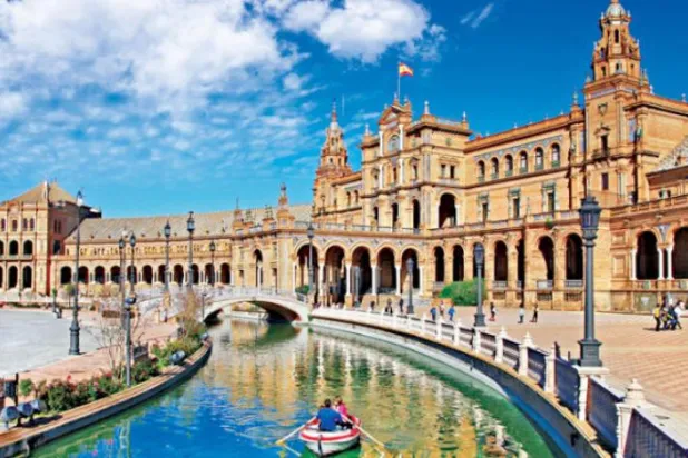 Sevilla'daki İspanya Meydanı’ndan bir kare