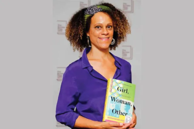 «فتاة وامرأة وآخرون»... جمعت بين الشعر والنثر وأضاعت الحبكة