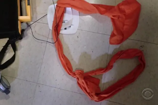 ملاءة حُولت إلى حبل مشنقة عثر عليها داخل زنزانة إبستين (سي إن إن) 