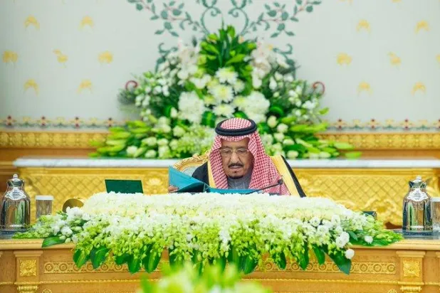 خادم الحرمين خلال ترؤسه جلسة مجلس الوزراء (واس)