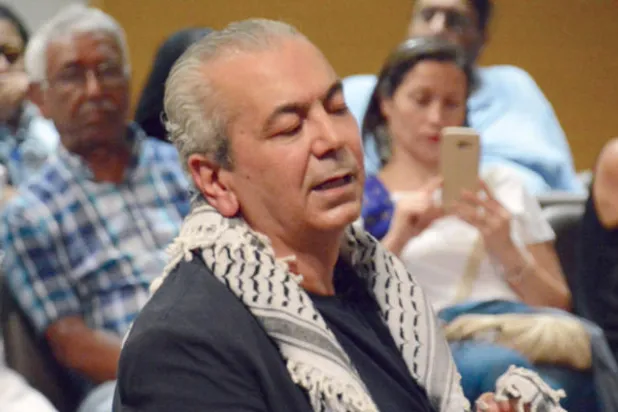 «سأموت في المنفى»... مونودراما عربية تخاطب ثنائية الغربة والوطن