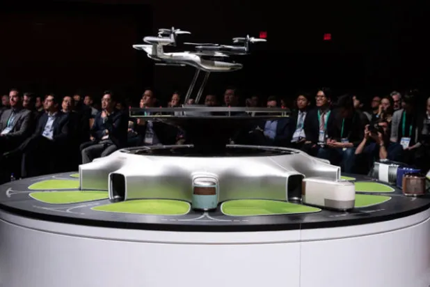 نموذج لمركبة طائرة ذاتية القيادة من شركتي «هيونداي» و«أوبر» (إ.ب.أ)