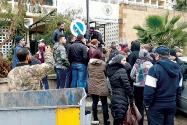 الأزمات المعيشية تحاصر اللبنانيين وتفاقم معاناتهم
