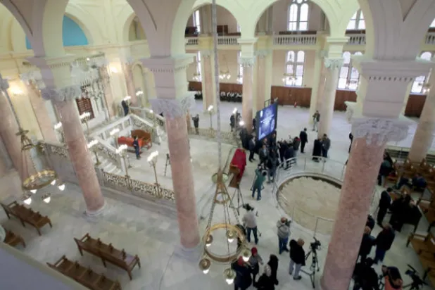 المعبد من الداخل (إ.ب.أ)