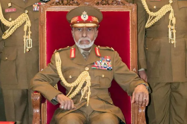 Sultan Kabus’un 2016 yılında Umman’ın 46. Ulusal Günü münasebetiyle Maskat’a düzenlenen bir askeri geçit törenine katıldığı sırada (AFP)
