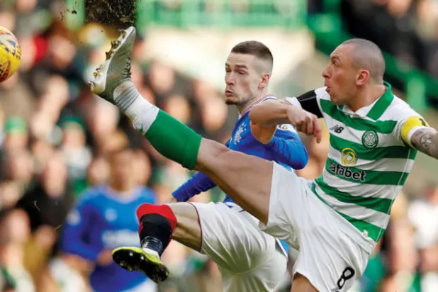 الخلاف بين سلتيك ورينجرز عطل تطبيق تقنية الفار في اسكوتلندا (رويترز)