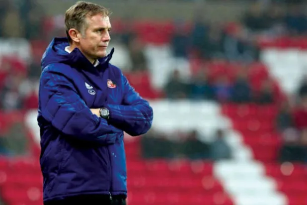 باركنسون... مدرب يبذل قصارى جهده لإبعاد سندرلاند عن المشاكل