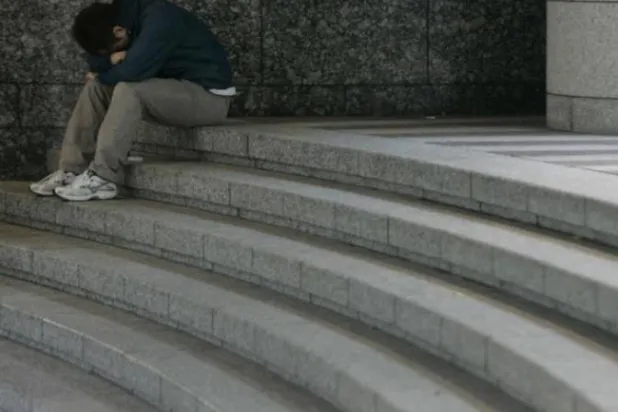 رفع الحد الأدنى للأجور يقلل معدلات الانتحار