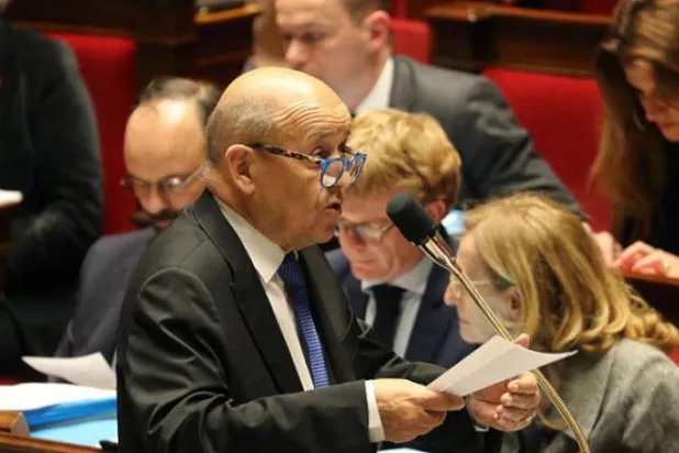 کل پیرس میں فرانسی وزیر خارجہ جان ایو لوڈریان کو قومی اسمبلی میں تقریر کرتے ہوئے دیکھا جا سکتا ہے (اے ایف پی)