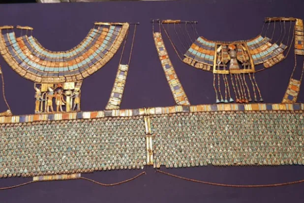 كنوز «الفرعون الذهبي» تتوافد على المتحف المصري الكبير