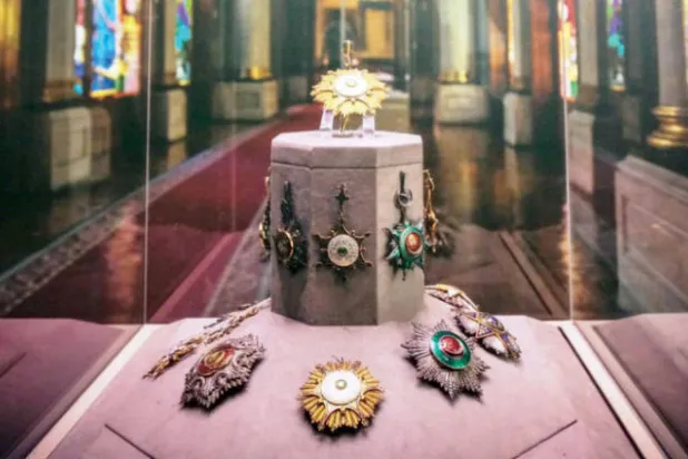 صورة مجموعة النياشين الملكية النادرة لآية محمود (بعدسة جورج فتحي )