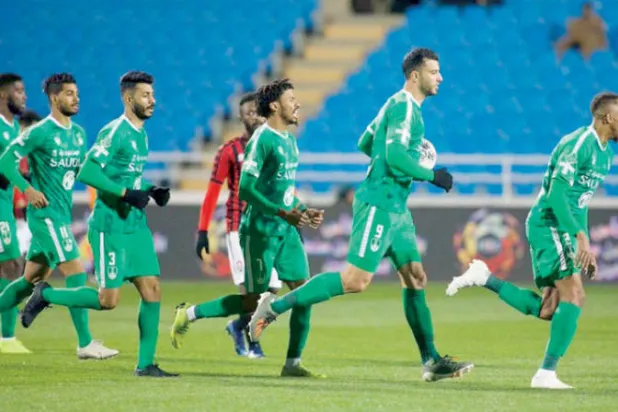 السومة يحتفل بهدفه الأول أمام الرائد أمس (الشرق الأوسط)