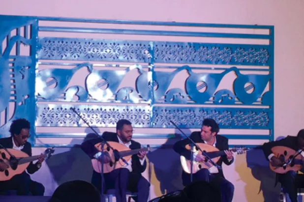 شمة يتعهد بتخريج عازفين سودانيين مهرة