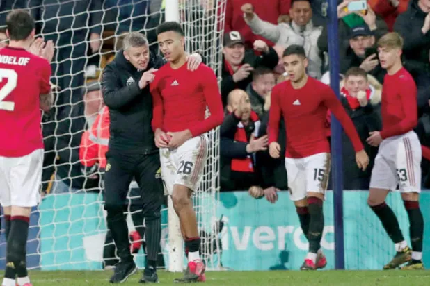 سولسكاير يسير بفريق يونايتد نحو المجهول رغم ثقته بتحسن النتائج (رويترز)