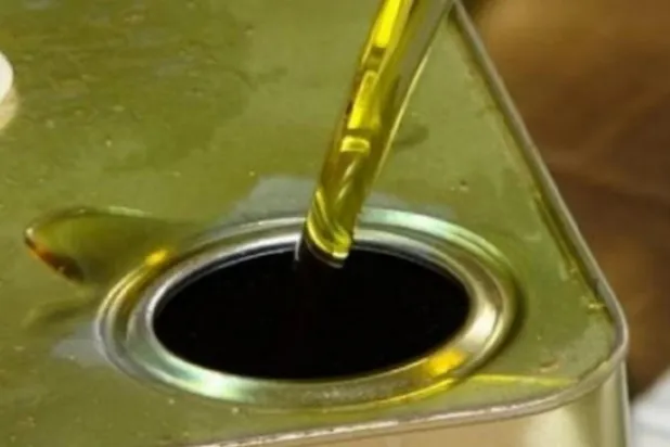 تونس تصدّر 60 ألف طن من زيت الزيتون رغم الأزمة